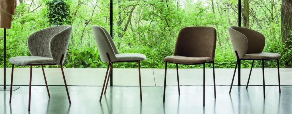 Sedie artigianali Vesentini, eleganti e resistenti, ideali per arredare casa, cucina, soggiorno e ufficio.