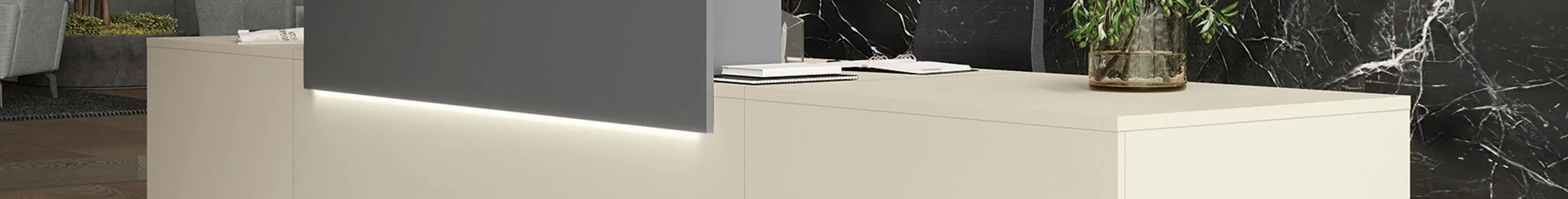 Banco reception moderno su misura con finiture personalizzate – Vesentini Arredamenti, Casaleone (VR)