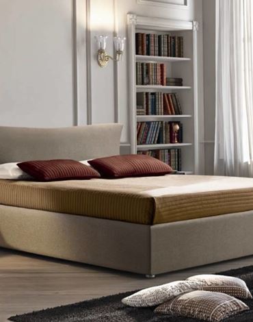 Camera con letto in stoffa