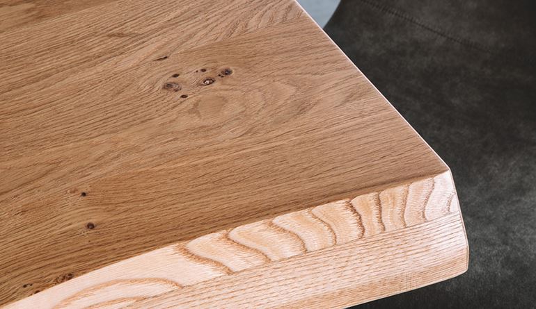 Il calore di questo legno è inconfondibile: da Vesentini, mobili di qualità!